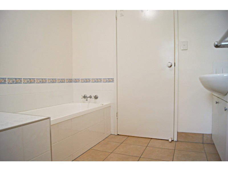 4/6 Border Drive, Cannonvale QLD 4802