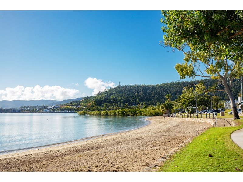 5/36 Coral Esplanade, Cannonvale QLD 4802