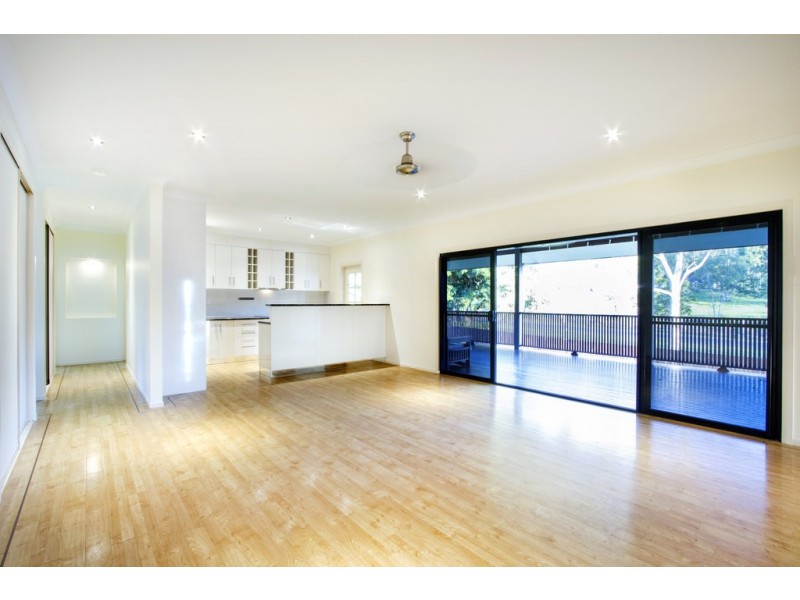 39 Valley Drive, Cannonvale QLD 4802