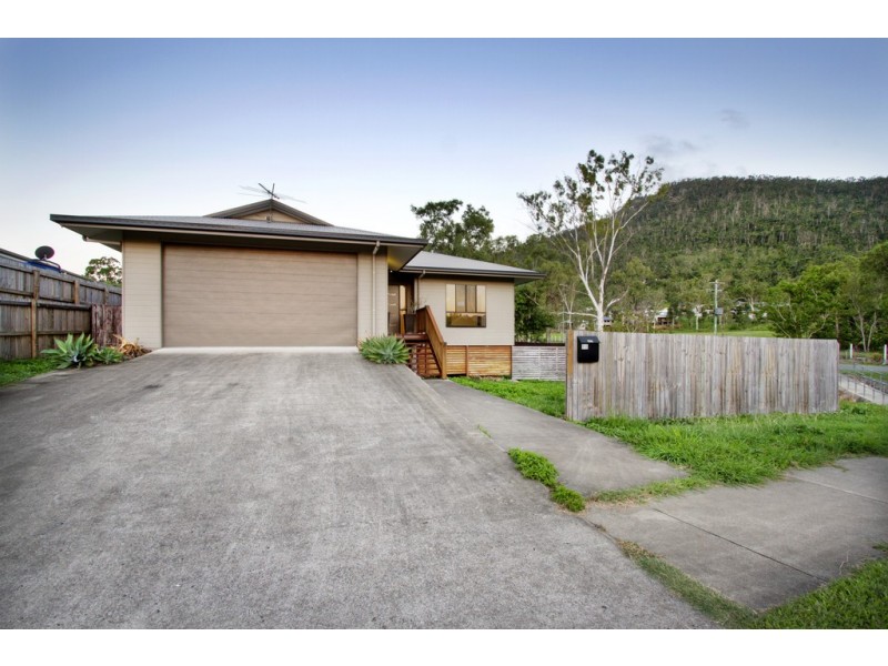 39 Valley Drive, Cannonvale QLD 4802