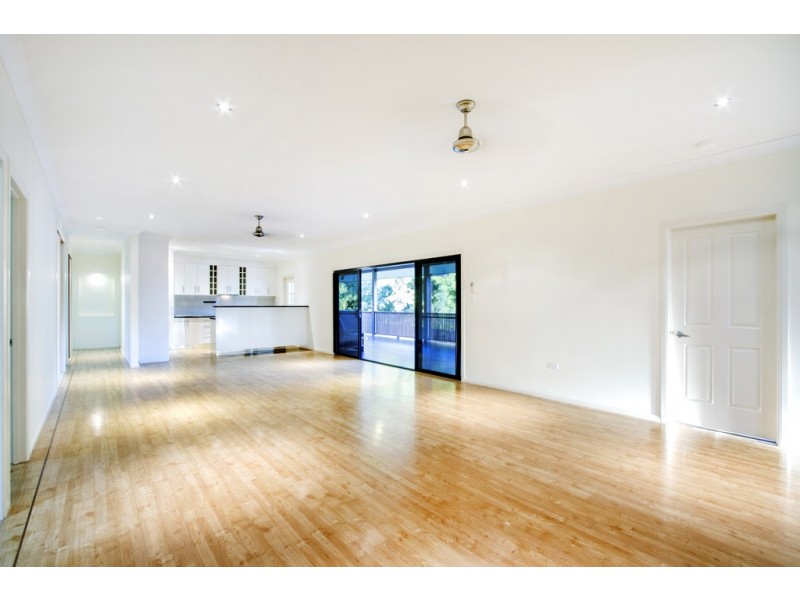 39 Valley Drive, Cannonvale QLD 4802