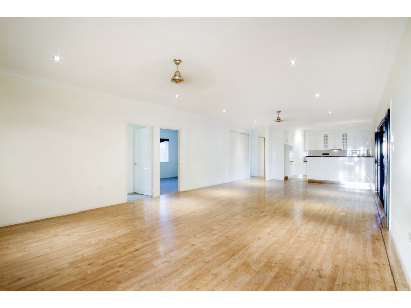 39 Valley Drive, Cannonvale QLD 4802