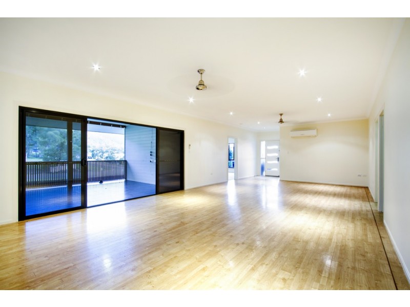 39 Valley Drive, Cannonvale QLD 4802