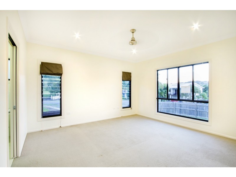 39 Valley Drive, Cannonvale QLD 4802