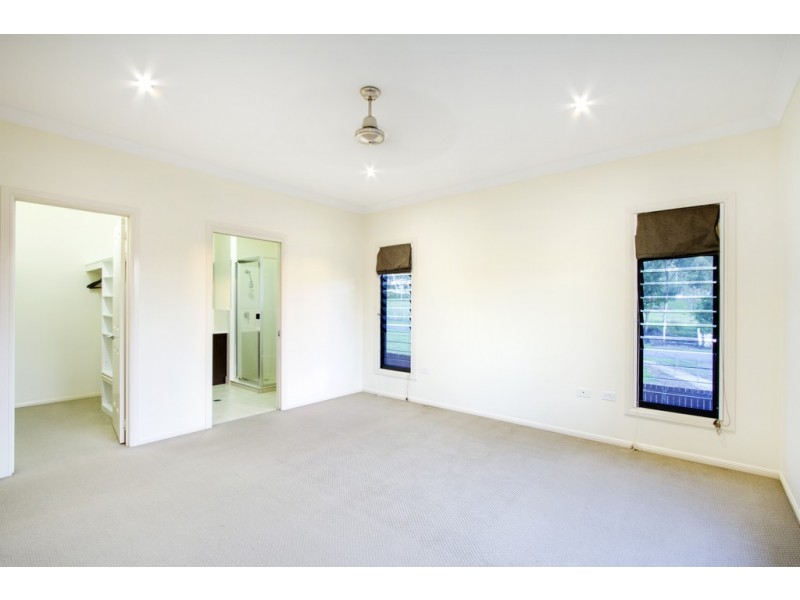 39 Valley Drive, Cannonvale QLD 4802