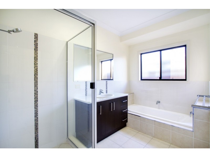 39 Valley Drive, Cannonvale QLD 4802