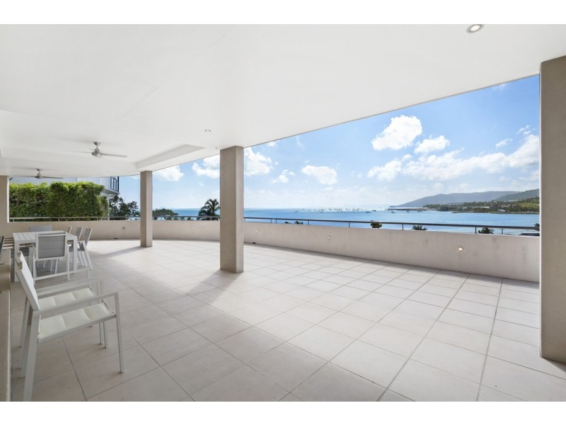 6 Palm Drive, Cannonvale QLD 4802