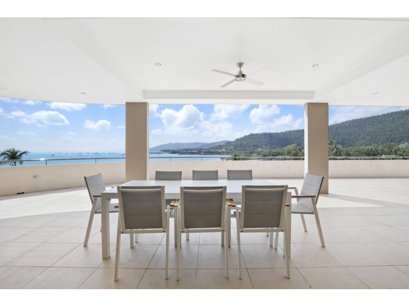 6 Palm Drive, Cannonvale QLD 4802