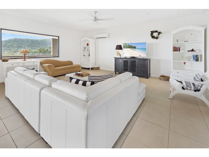 6 Palm Drive, Cannonvale QLD 4802