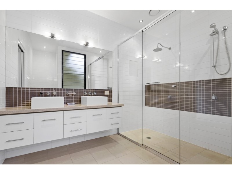 6 Palm Drive, Cannonvale QLD 4802