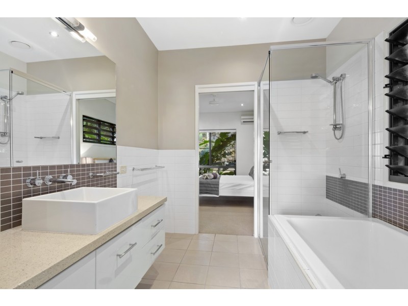 6 Palm Drive, Cannonvale QLD 4802
