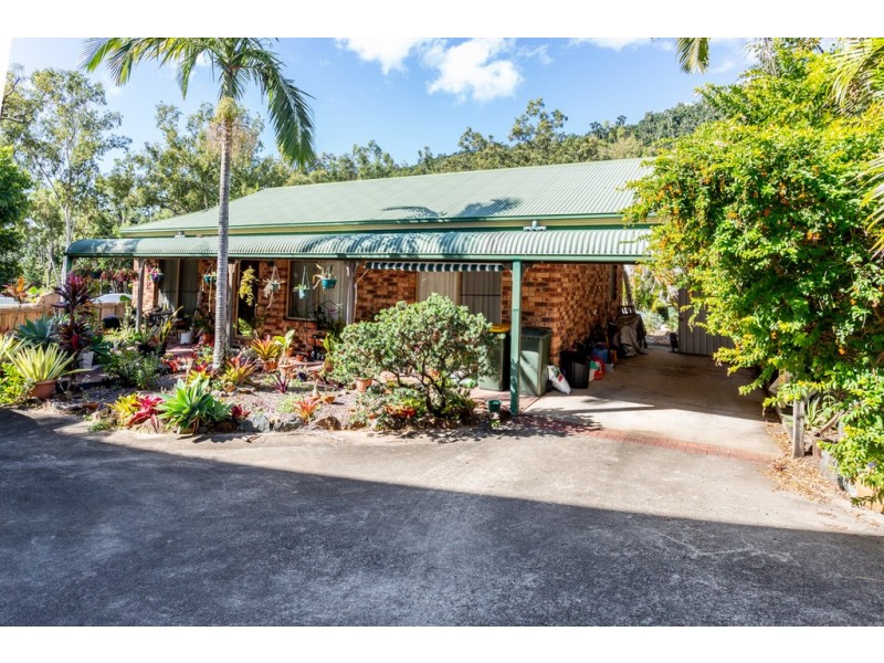 1 and 2/13 Eshelby Drive, Cannonvale QLD 4802