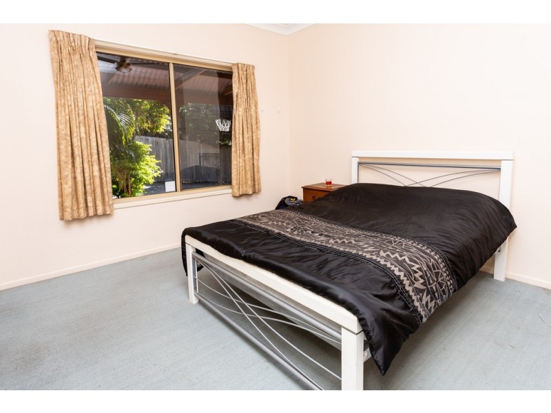 1 and 2/13 Eshelby Drive, Cannonvale QLD 4802