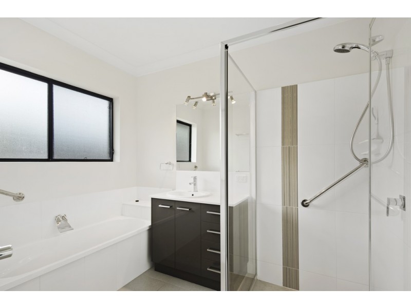24 Endeavour Circuit, Cannonvale QLD 4802