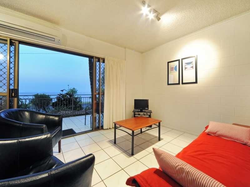 Unit 2/48 Coral Esplanade, Cannonvale QLD 4802
