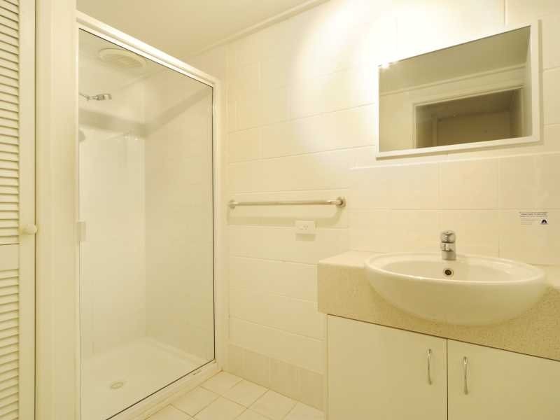 Unit 2/48 Coral Esplanade, Cannonvale QLD 4802