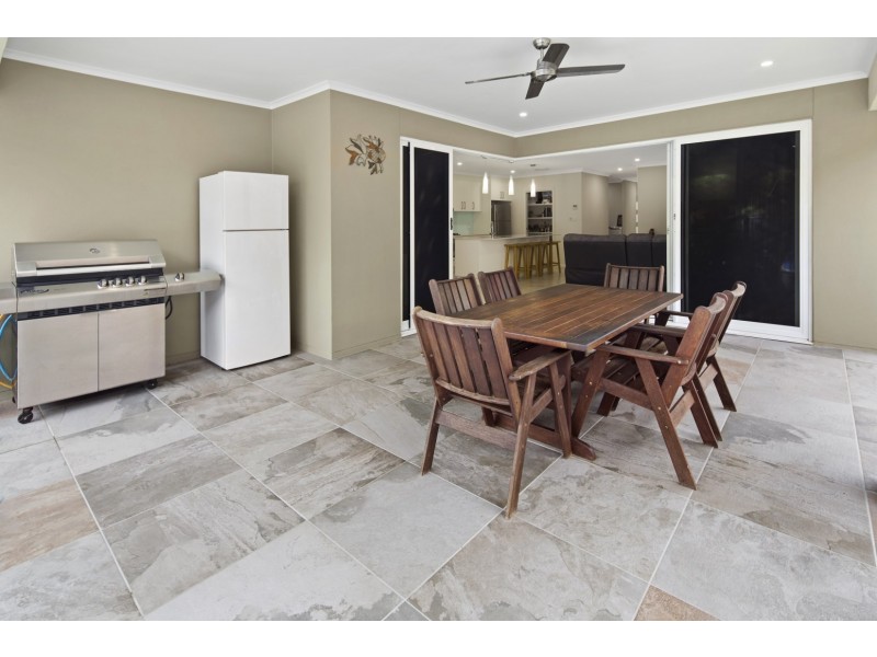44 Twin Creek Court, Cannonvale QLD 4802