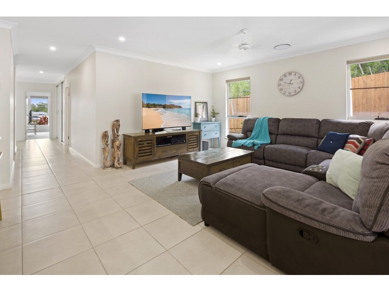 44 Twin Creek Court, Cannonvale QLD 4802