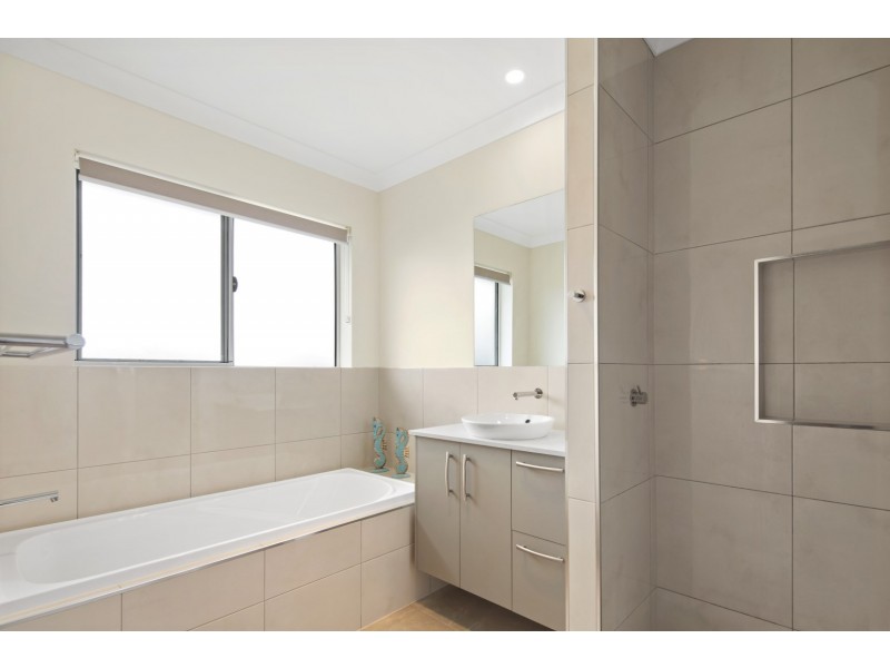 44 Twin Creek Court, Cannonvale QLD 4802
