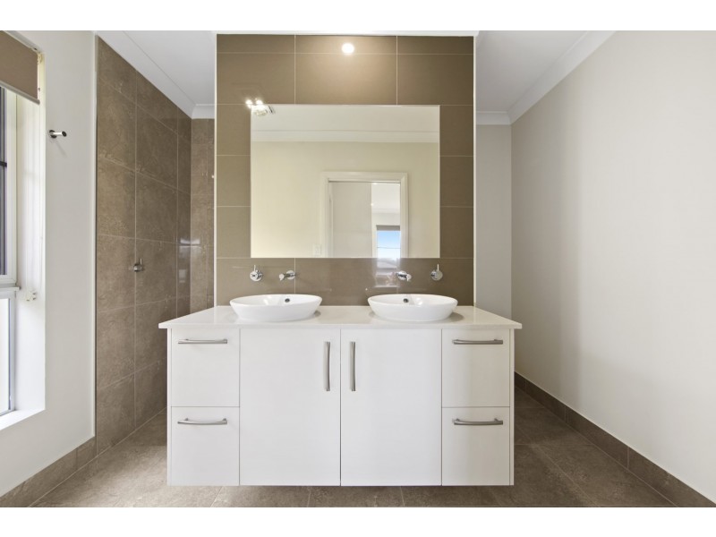 44 Twin Creek Court, Cannonvale QLD 4802