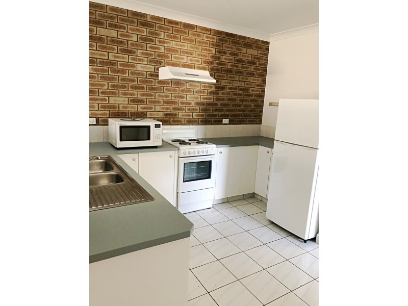 2/12 Pandanus Drive, Cannonvale QLD 4802