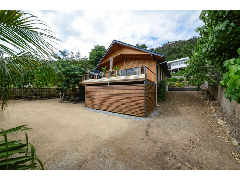 48 Eshelby Drive, Cannonvale QLD 4802