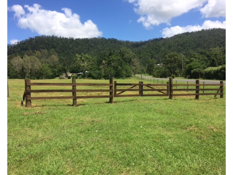 17 Moon Crescent, Sugarloaf QLD 4800