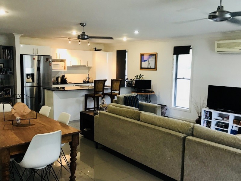 10 Endeavour Circuit, Cannonvale QLD 4802