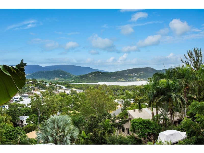 17 Warruga Street, Cannonvale QLD 4802