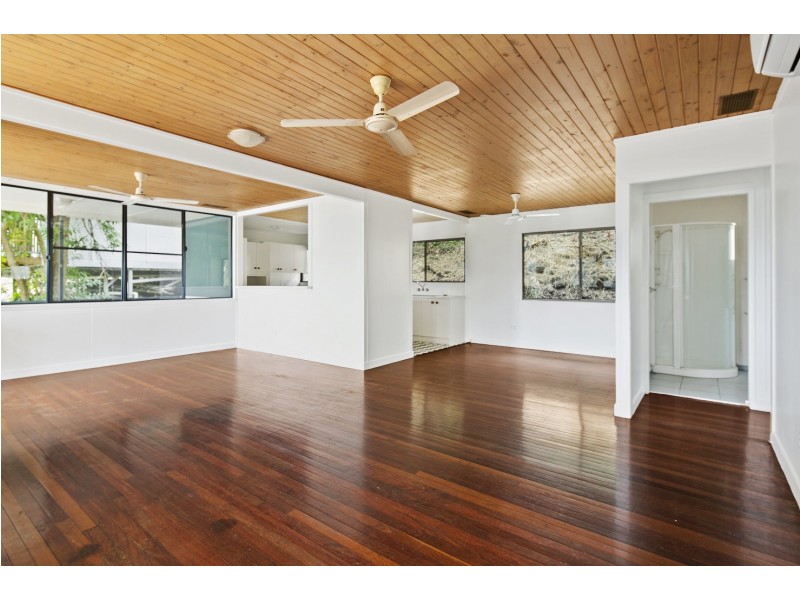 17 Warruga Street, Cannonvale QLD 4802