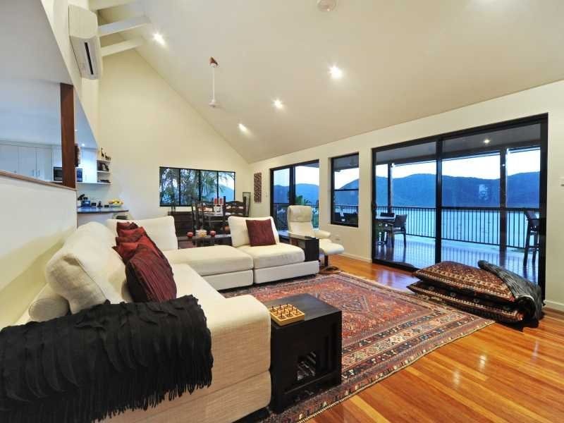 46 Harbour Avenue, Shute Harbour QLD 4802