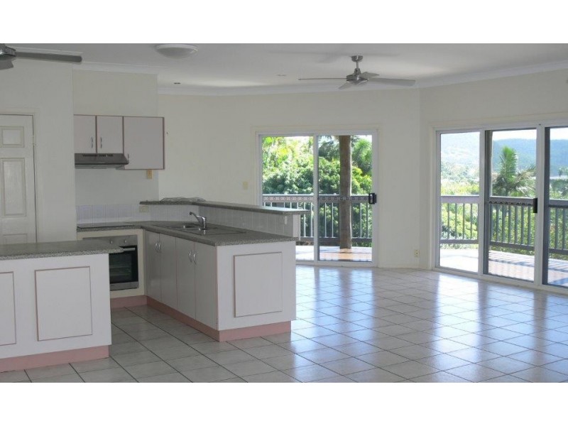 10 Country Road, Cannonvale QLD 4802