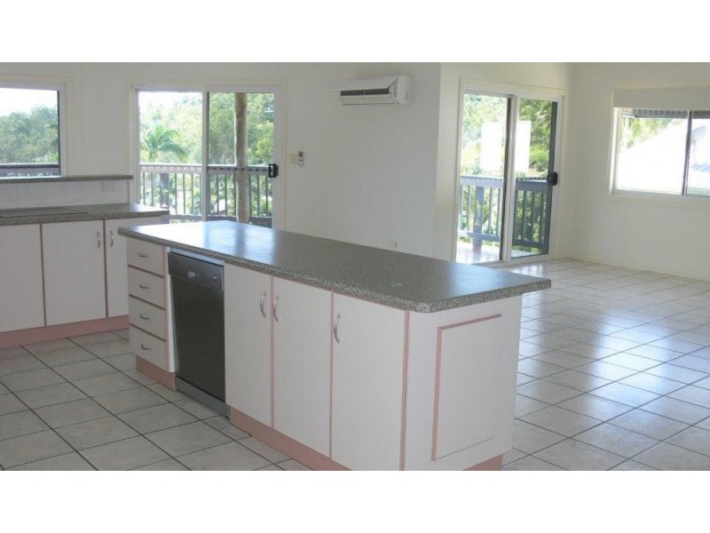 10 Country Road, Cannonvale QLD 4802