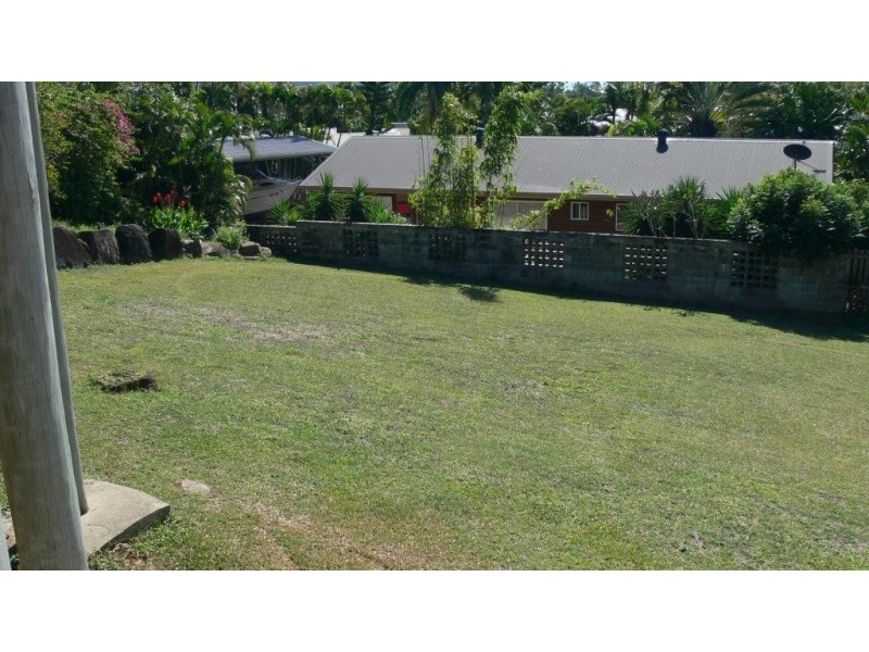 10 Country Road, Cannonvale QLD 4802