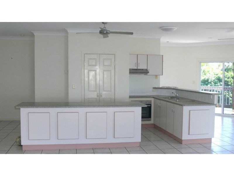 10 Country Road, Cannonvale QLD 4802