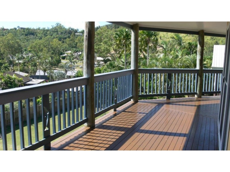 10 Country Road, Cannonvale QLD 4802