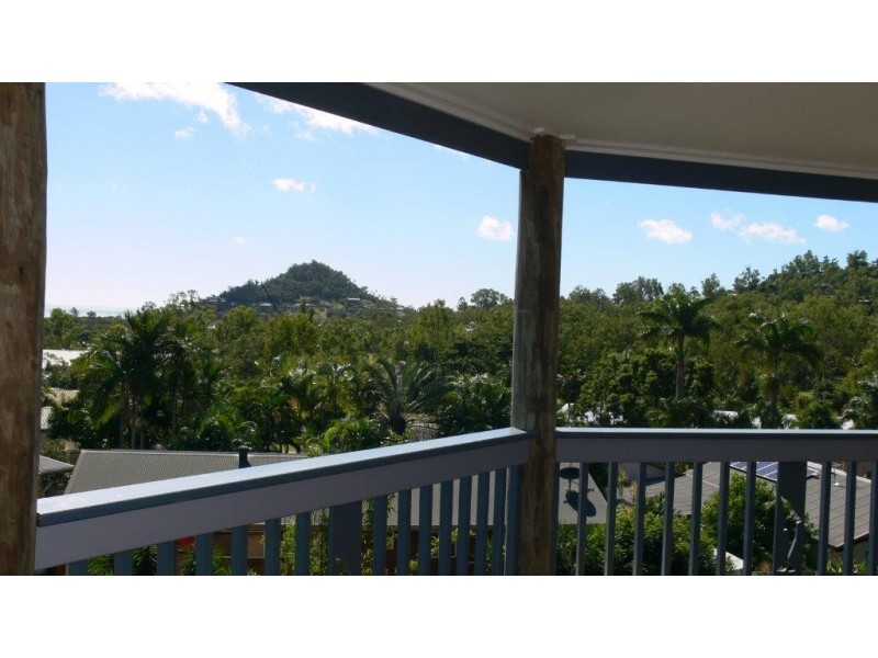 10 Country Road, Cannonvale QLD 4802