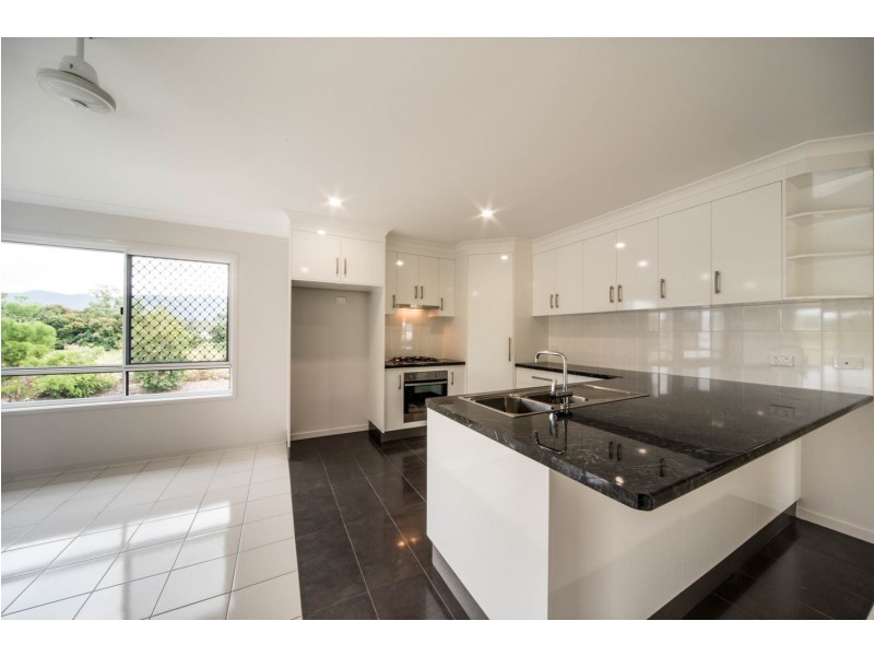6 Bowline Lane, Cannonvale QLD 4802