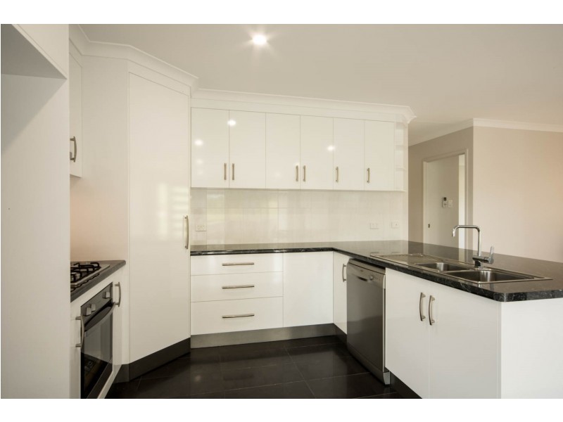6 Bowline Lane, Cannonvale QLD 4802