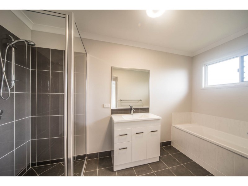 6 Bowline Lane, Cannonvale QLD 4802