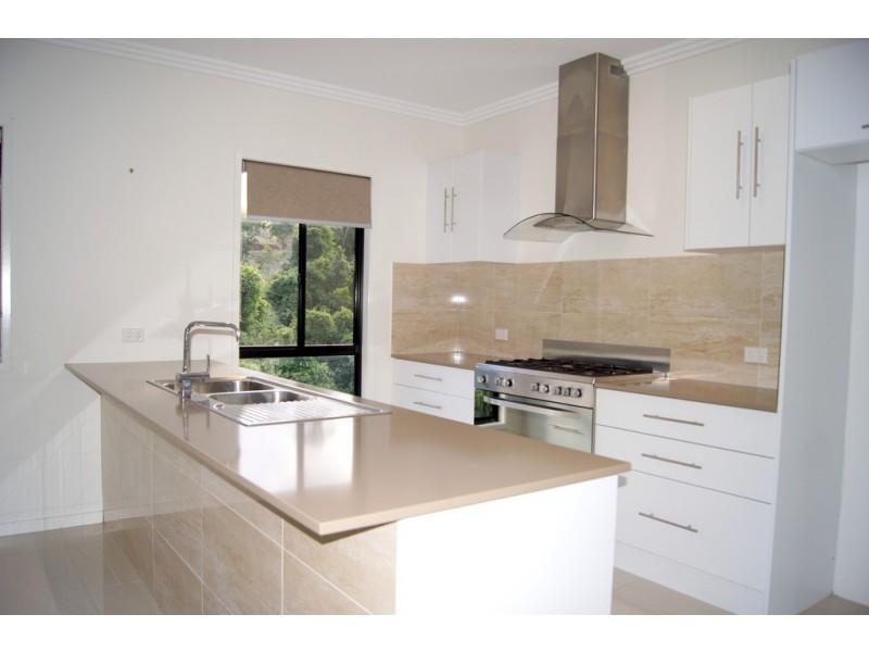 20 Scarlett Gum Close, Cannonvale QLD 4802