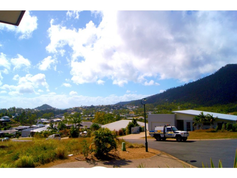 20 Scarlett Gum Close, Cannonvale QLD 4802