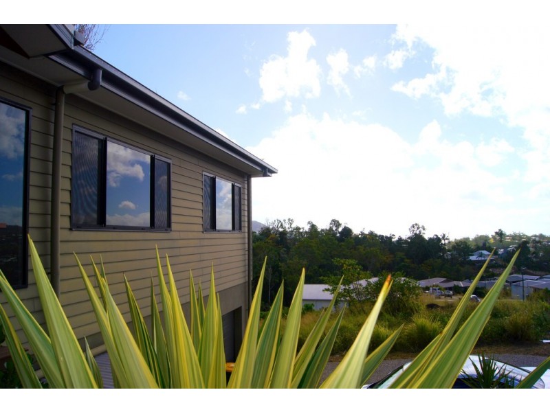 20 Scarlett Gum Close, Cannonvale QLD 4802