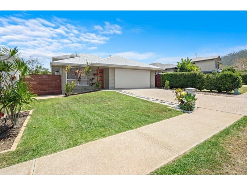 87 Abell Road, Cannonvale QLD 4802