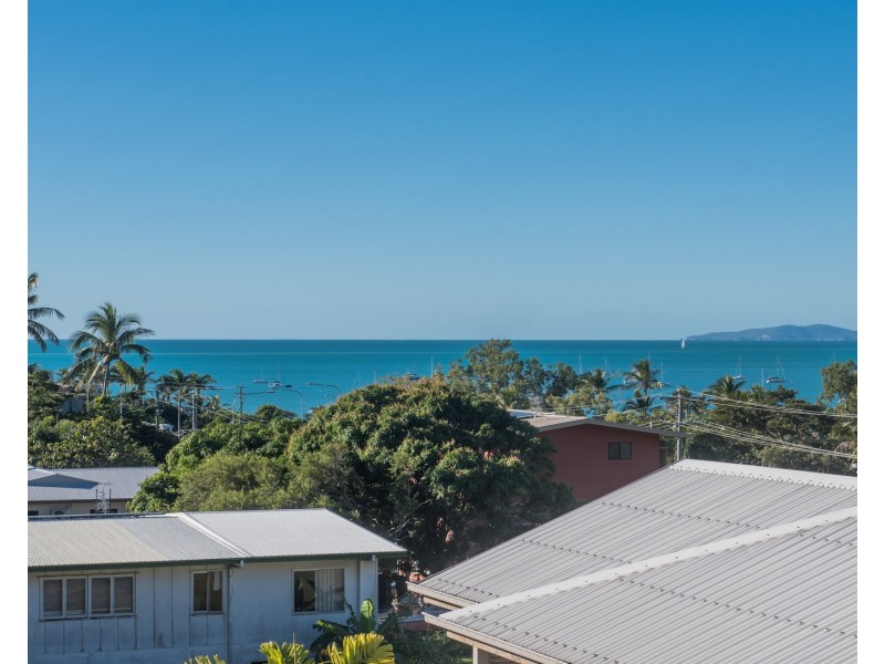 8/14 Waterson Way, Airlie Beach QLD 4802