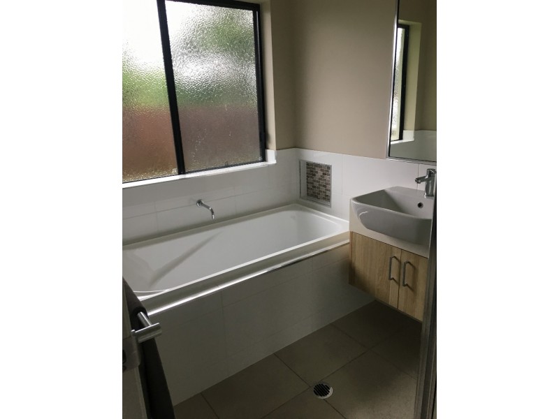 17 Hidden Court, Cannonvale QLD 4802