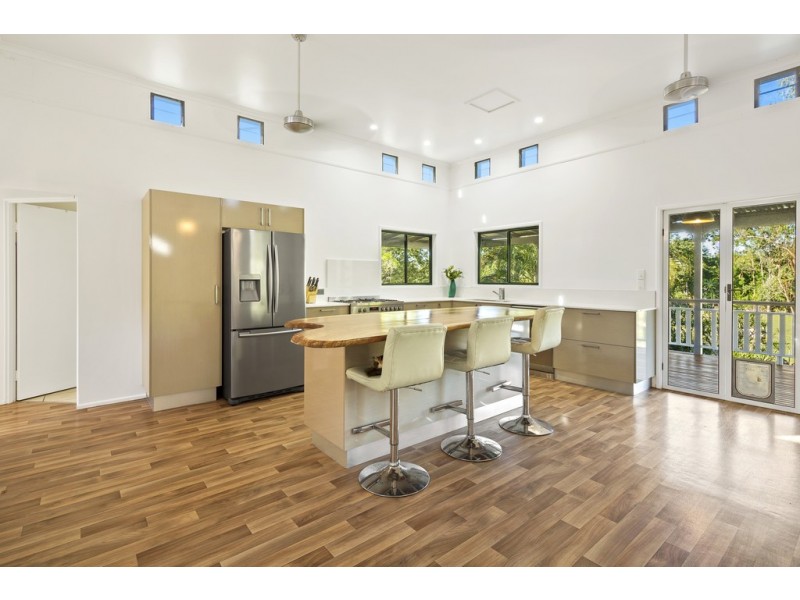 18 Moon Crescent, Sugarloaf QLD 4800