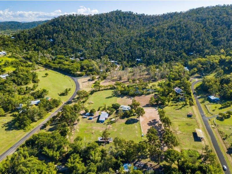 18 Moon Crescent, Sugarloaf QLD 4800