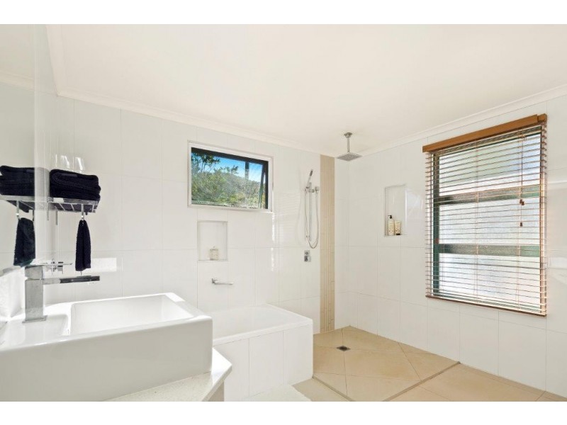 18 Moon Crescent, Sugarloaf QLD 4800