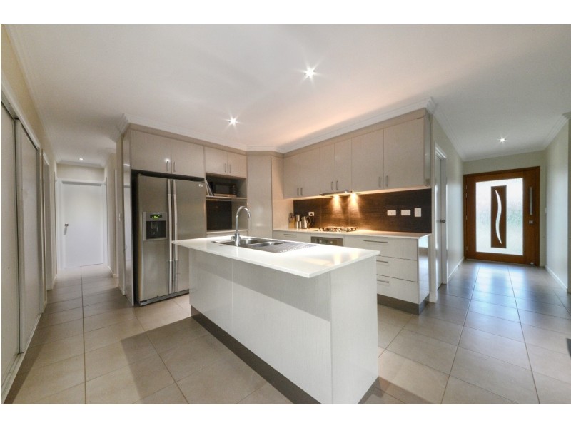 1 Endeavour Circuit, Cannonvale QLD 4802